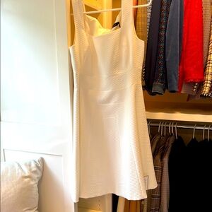 Elegant White Sleeveless Dress